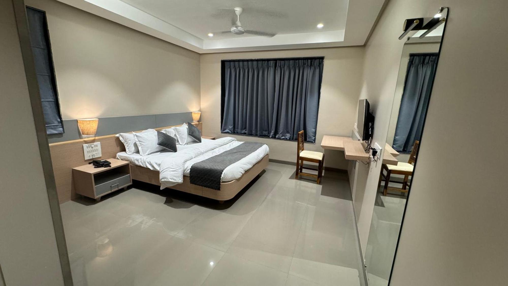 The Pavilion Park Resort Malegaon Esterno foto