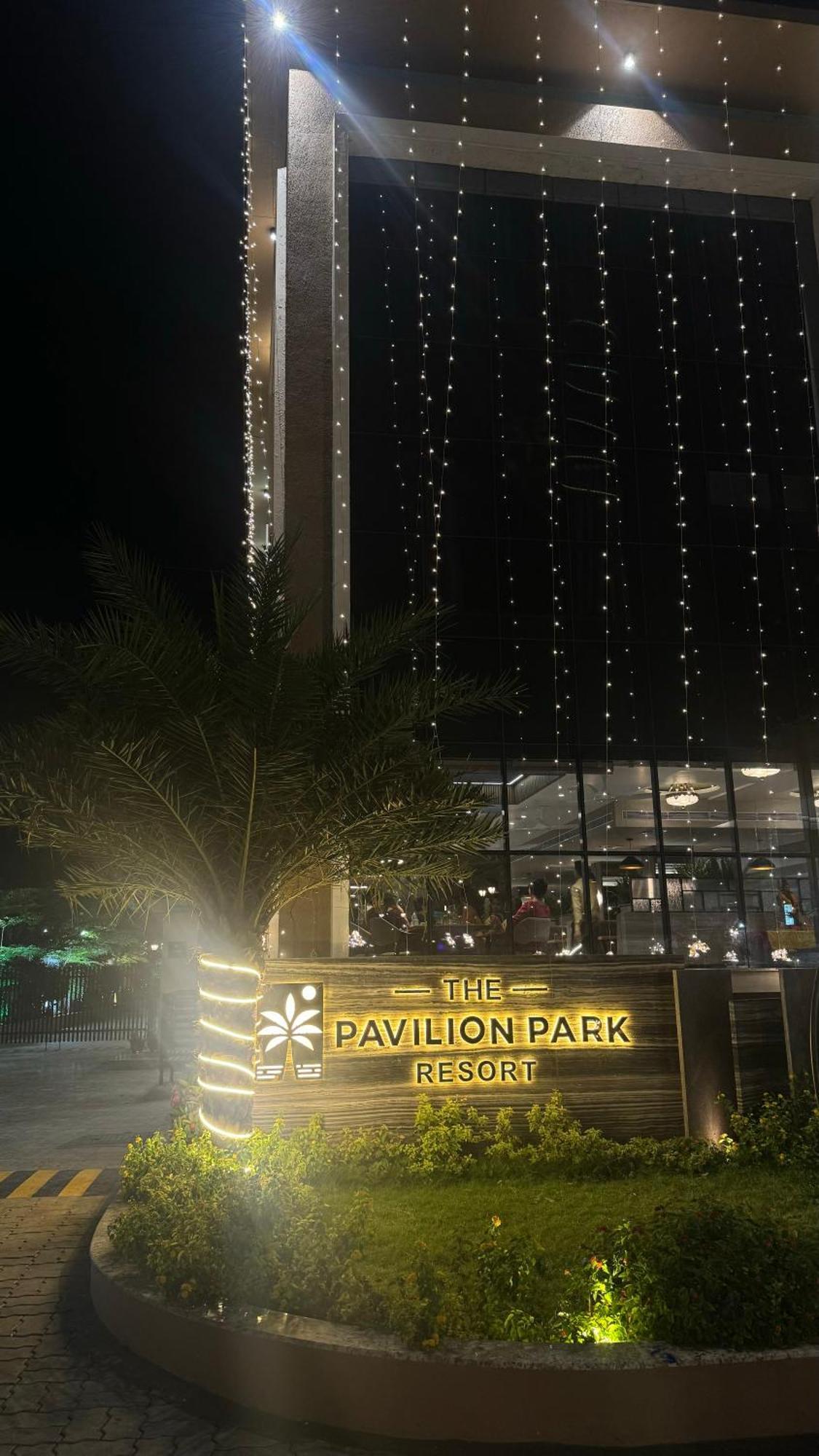 The Pavilion Park Resort Malegaon Esterno foto