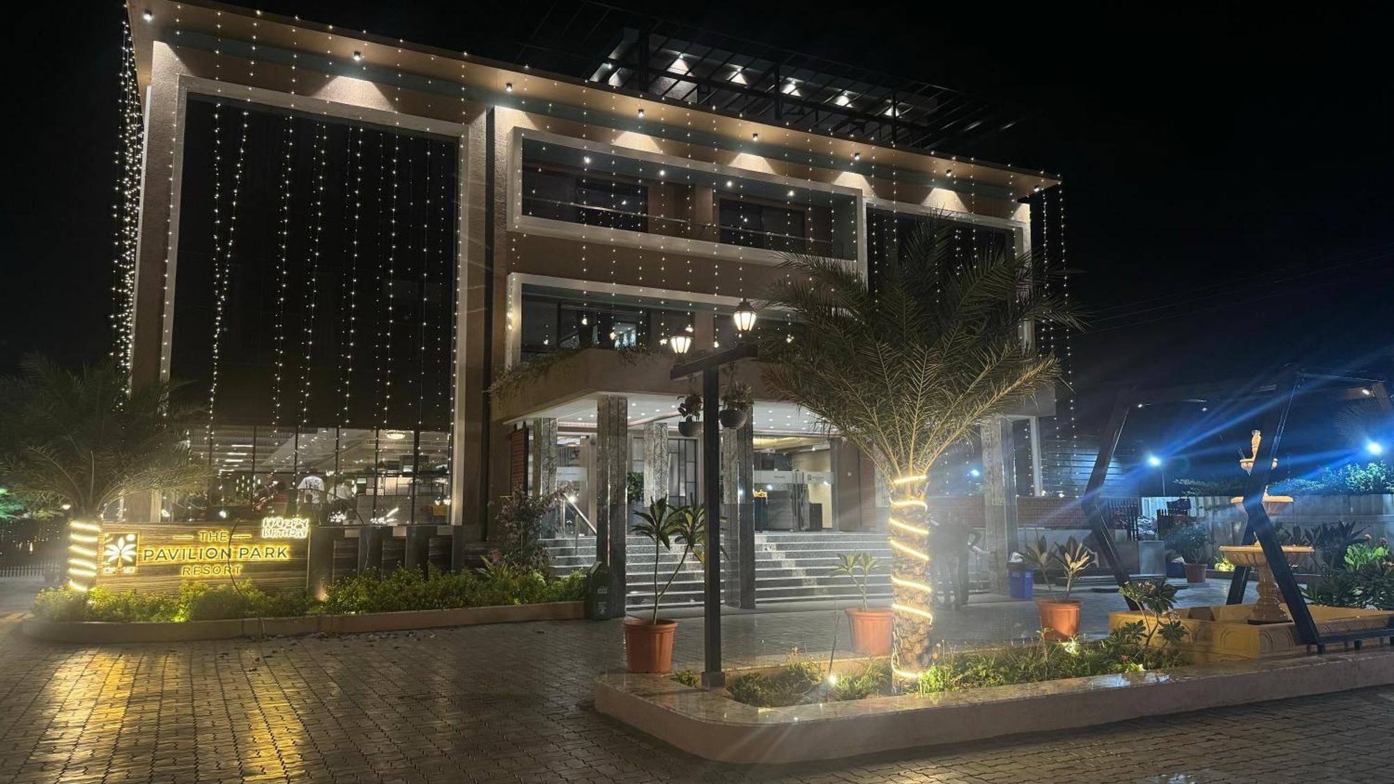 The Pavilion Park Resort Malegaon Esterno foto
